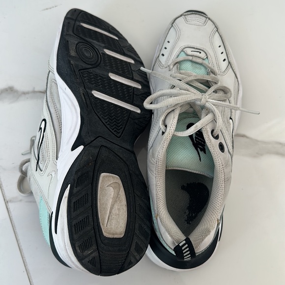 Nike shoes - Picture 3 of 4